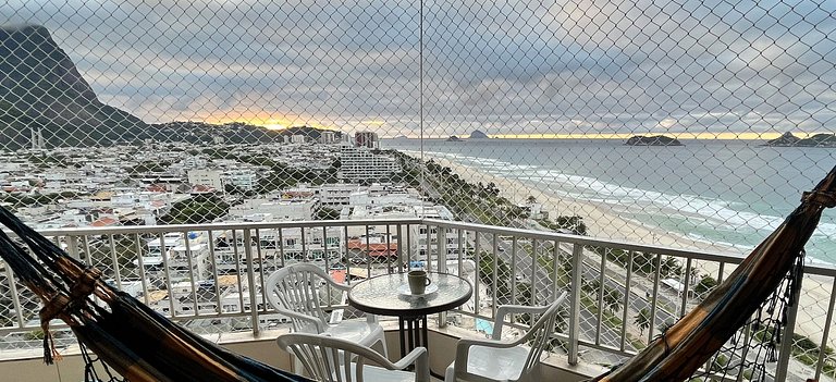 Apto em frente a Praia da Barra e Vista incrível