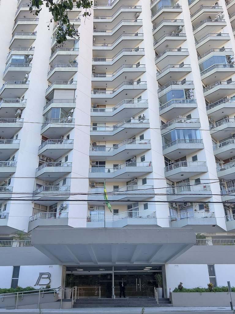 Apto na barra com Vista para o Mar e Piscina